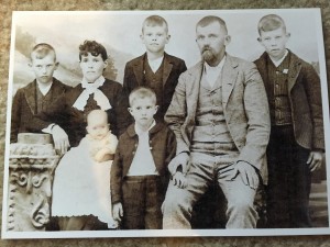 Portrait of Adam Henry Stockdick, his wife Elmira, and their children in 1891