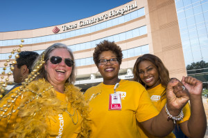 2k16-0387-ak5_5714-034-west-campus-cancer-gold-ribbon-event-9-2-16
