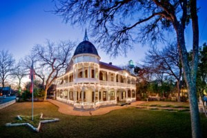 km_oct-nov_16_travel_gmi_lights_2x3_highres_gruene-mansion-inn