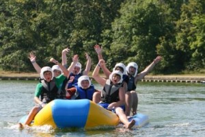 Kampers on water raft